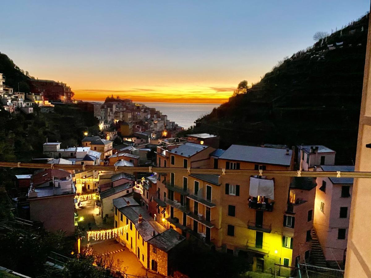 The Manarola Main Plaza Hotel Exterior photo