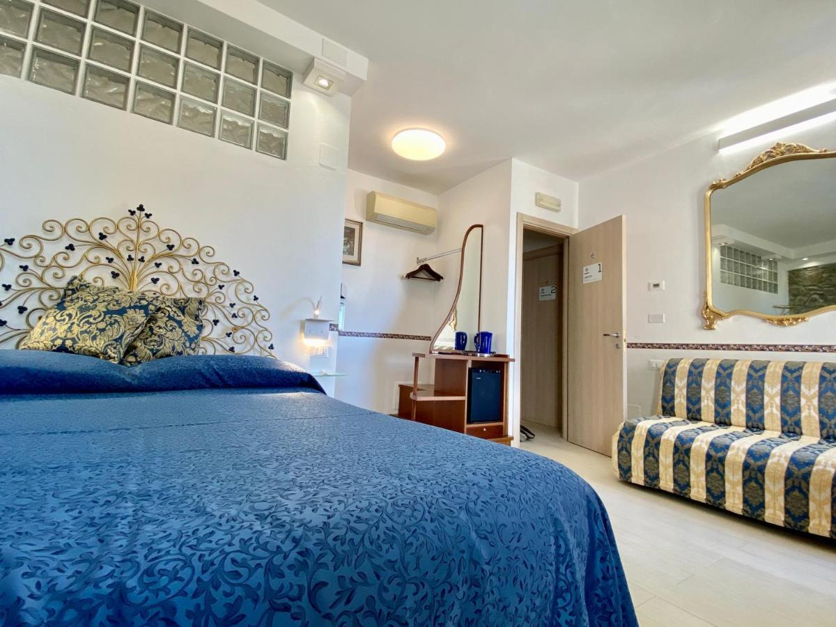 The Manarola Main Plaza Hotel Exterior photo