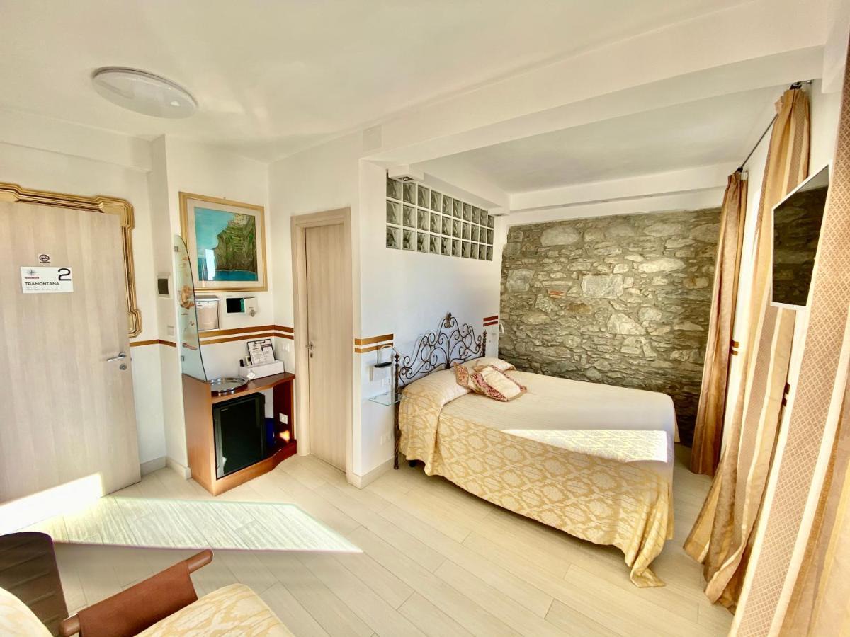 The Manarola Main Plaza Hotel Exterior photo