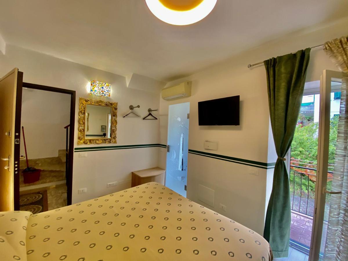 The Manarola Main Plaza Hotel Exterior photo