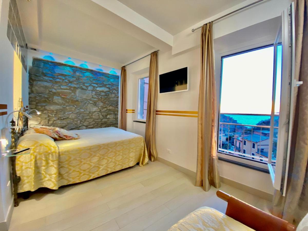 The Manarola Main Plaza Hotel Exterior photo