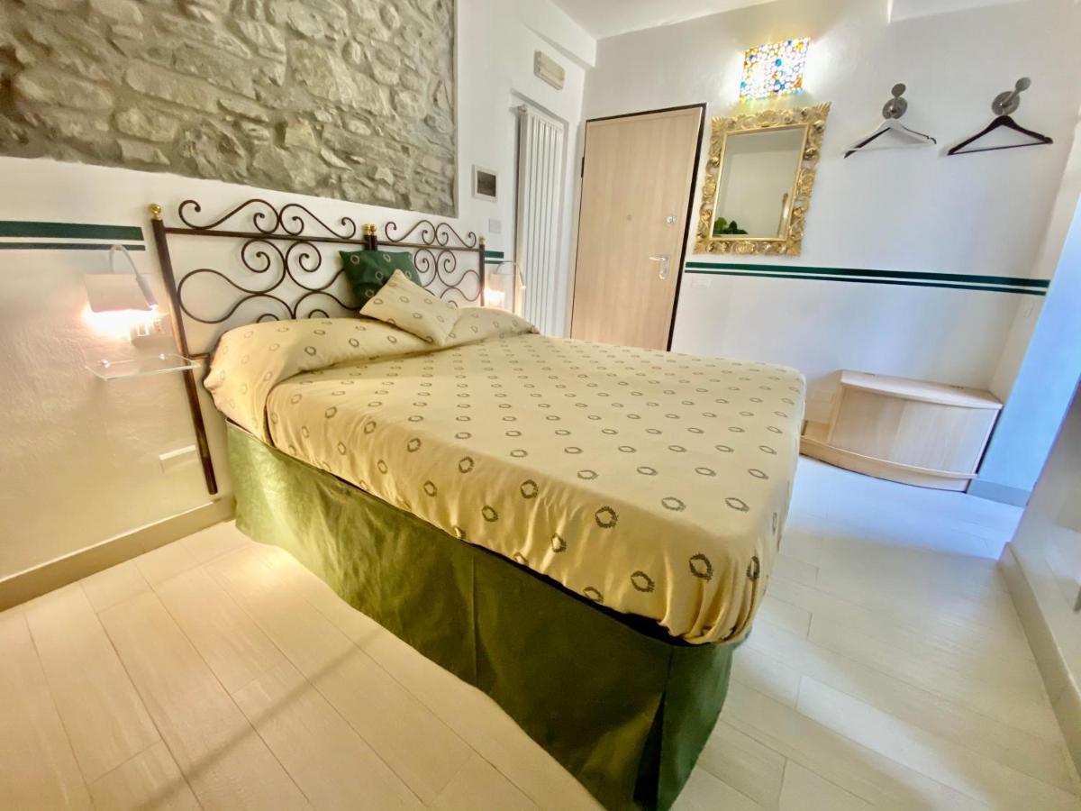 The Manarola Main Plaza Hotel Exterior photo