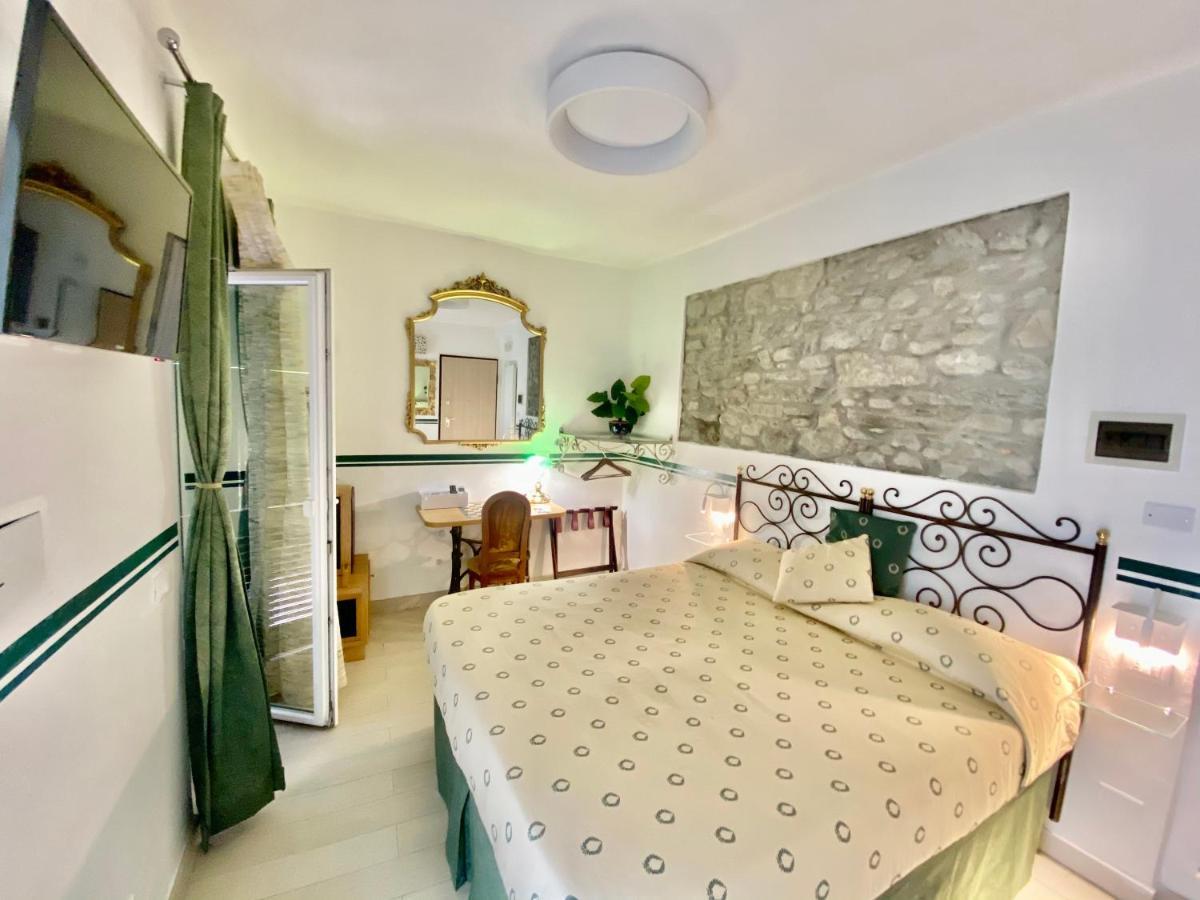 The Manarola Main Plaza Hotel Exterior photo