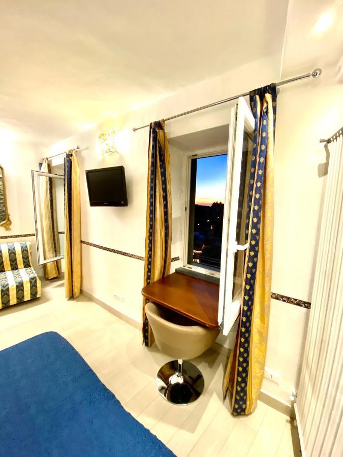 The Manarola Main Plaza Hotel Exterior photo
