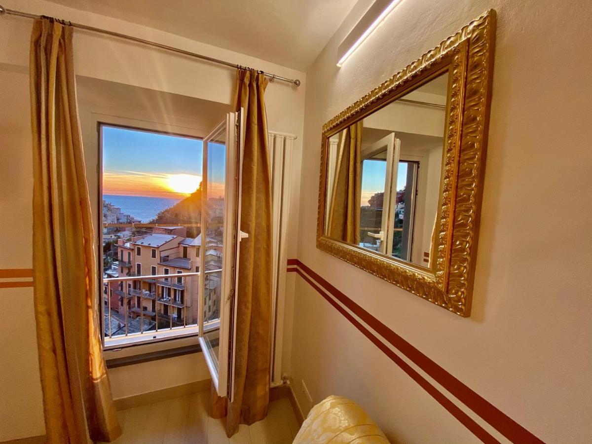 The Manarola Main Plaza Hotel Exterior photo