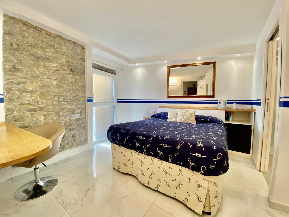 The Manarola Main Plaza Hotel Exterior photo