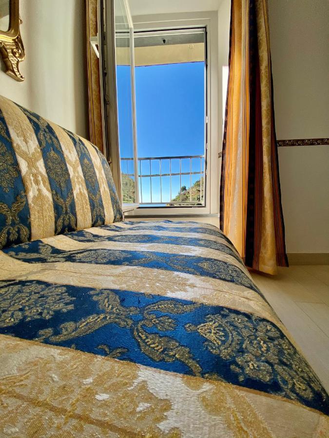 The Manarola Main Plaza Hotel Exterior photo
