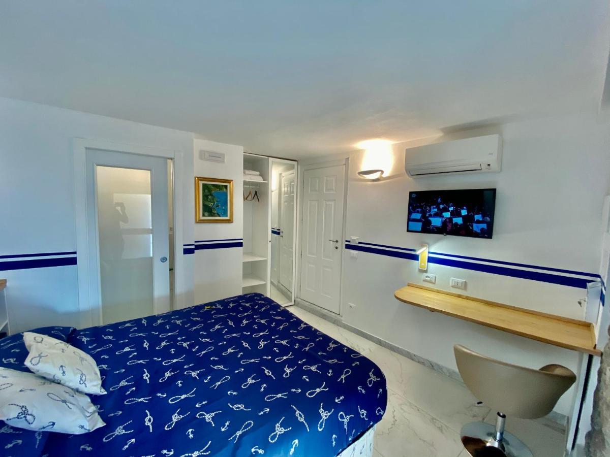 The Manarola Main Plaza Hotel Exterior photo