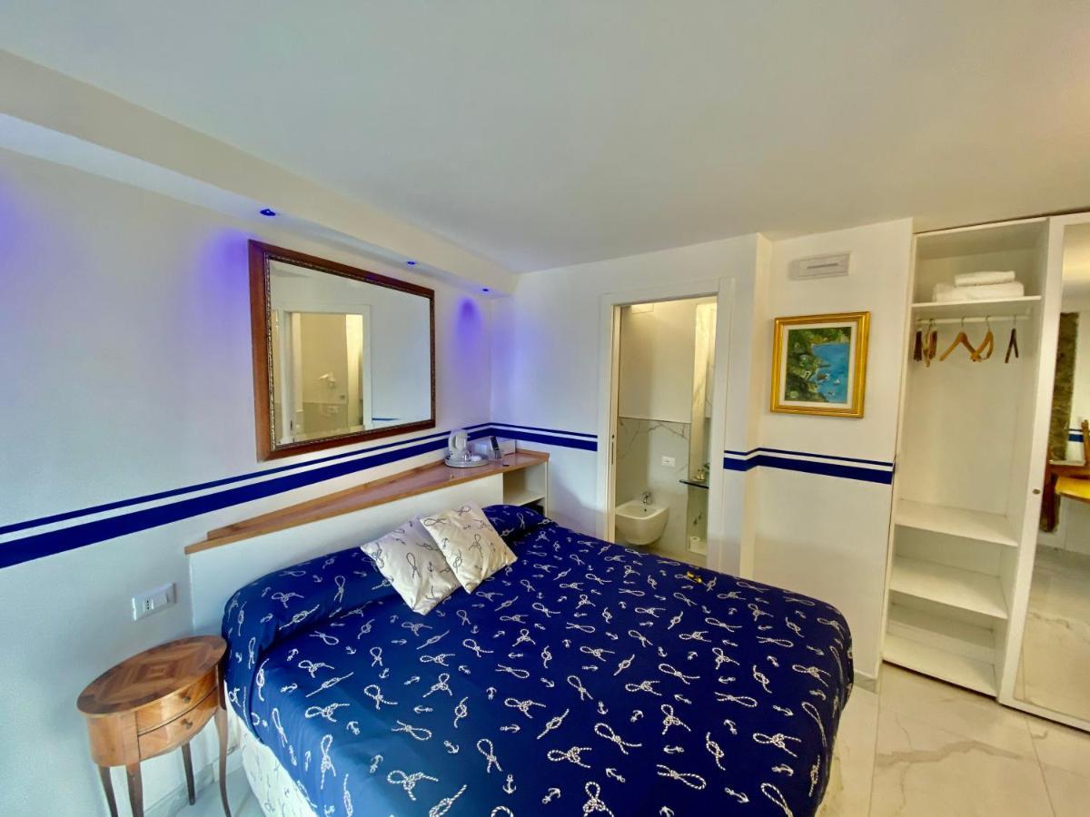 The Manarola Main Plaza Hotel Exterior photo