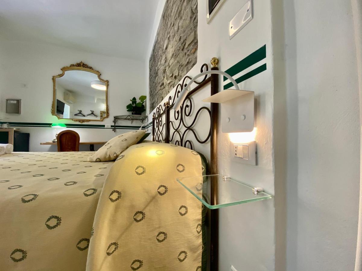 The Manarola Main Plaza Hotel Exterior photo