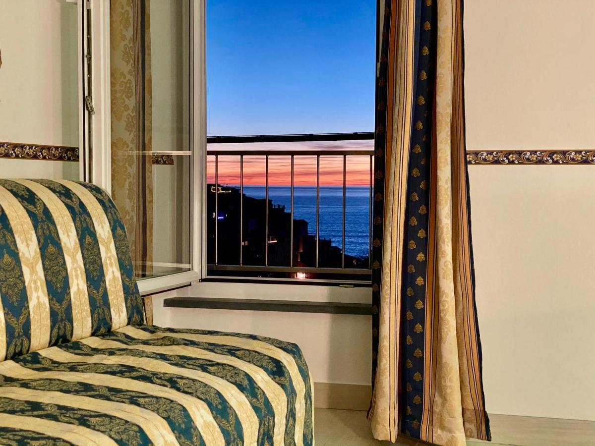 The Manarola Main Plaza Hotel Exterior photo