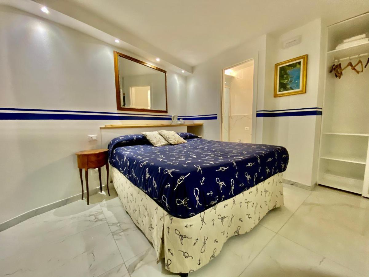 The Manarola Main Plaza Hotel Exterior photo
