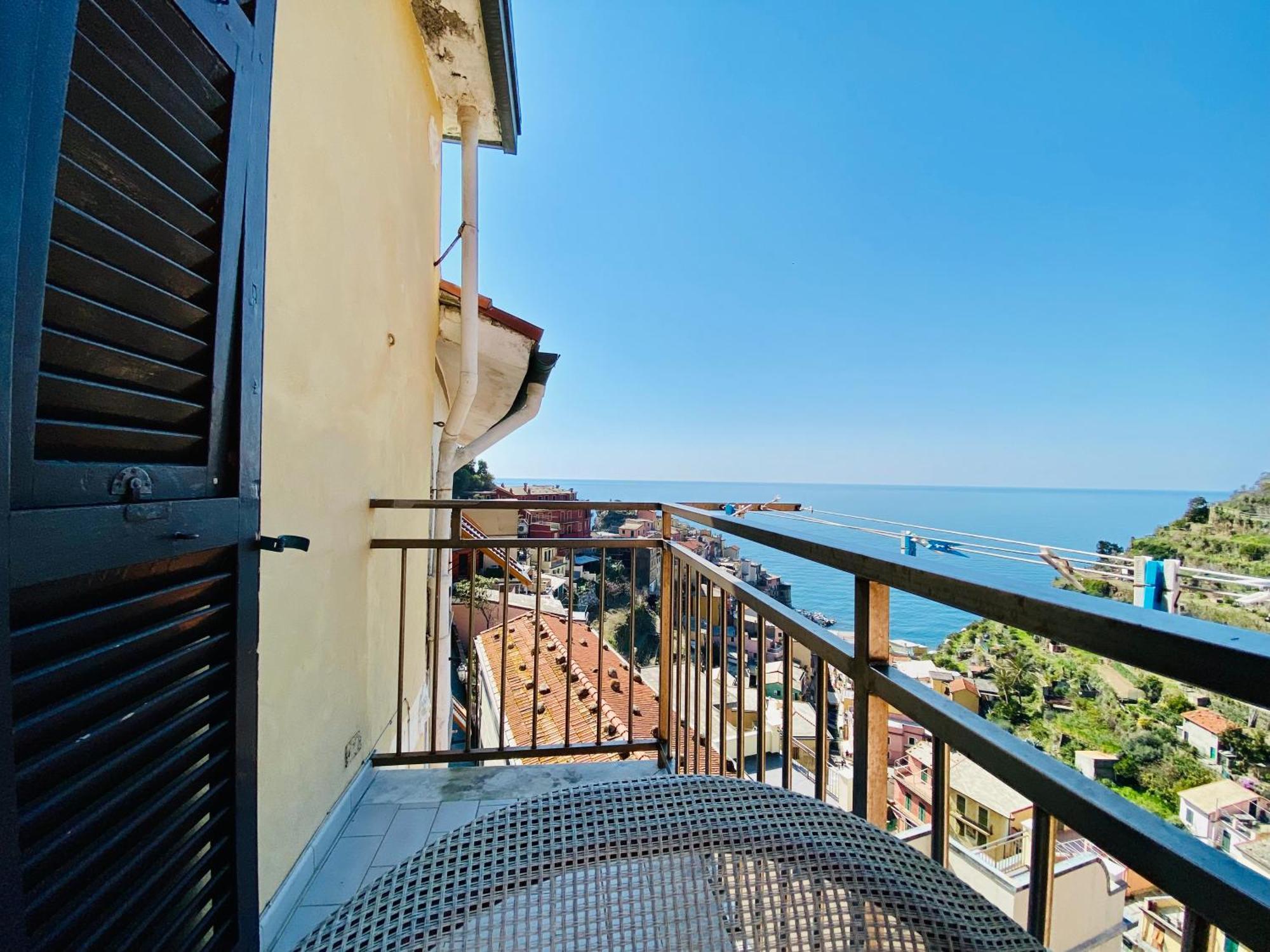 The Manarola Main Plaza Hotel Exterior photo