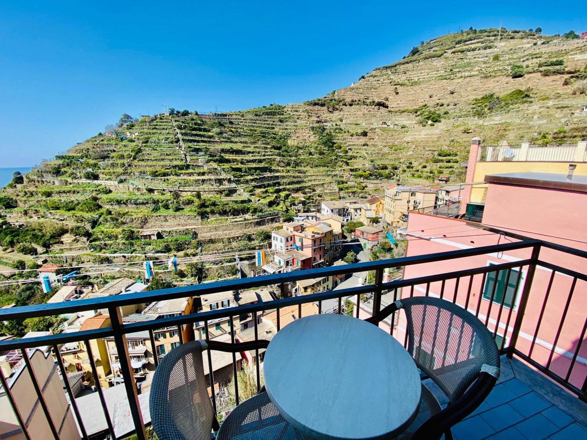 The Manarola Main Plaza Hotel Exterior photo