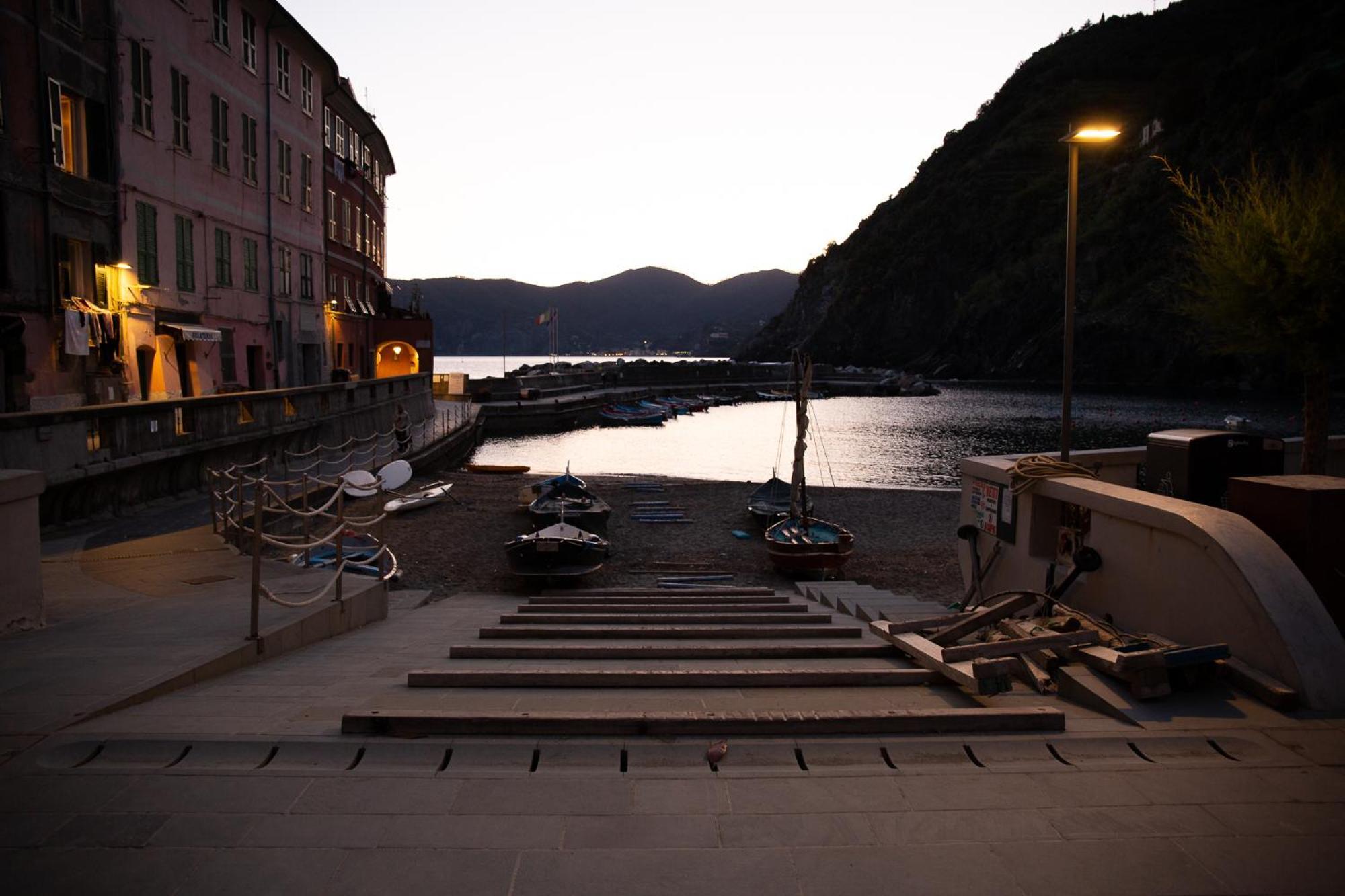 The Manarola Main Plaza Hotel Exterior photo