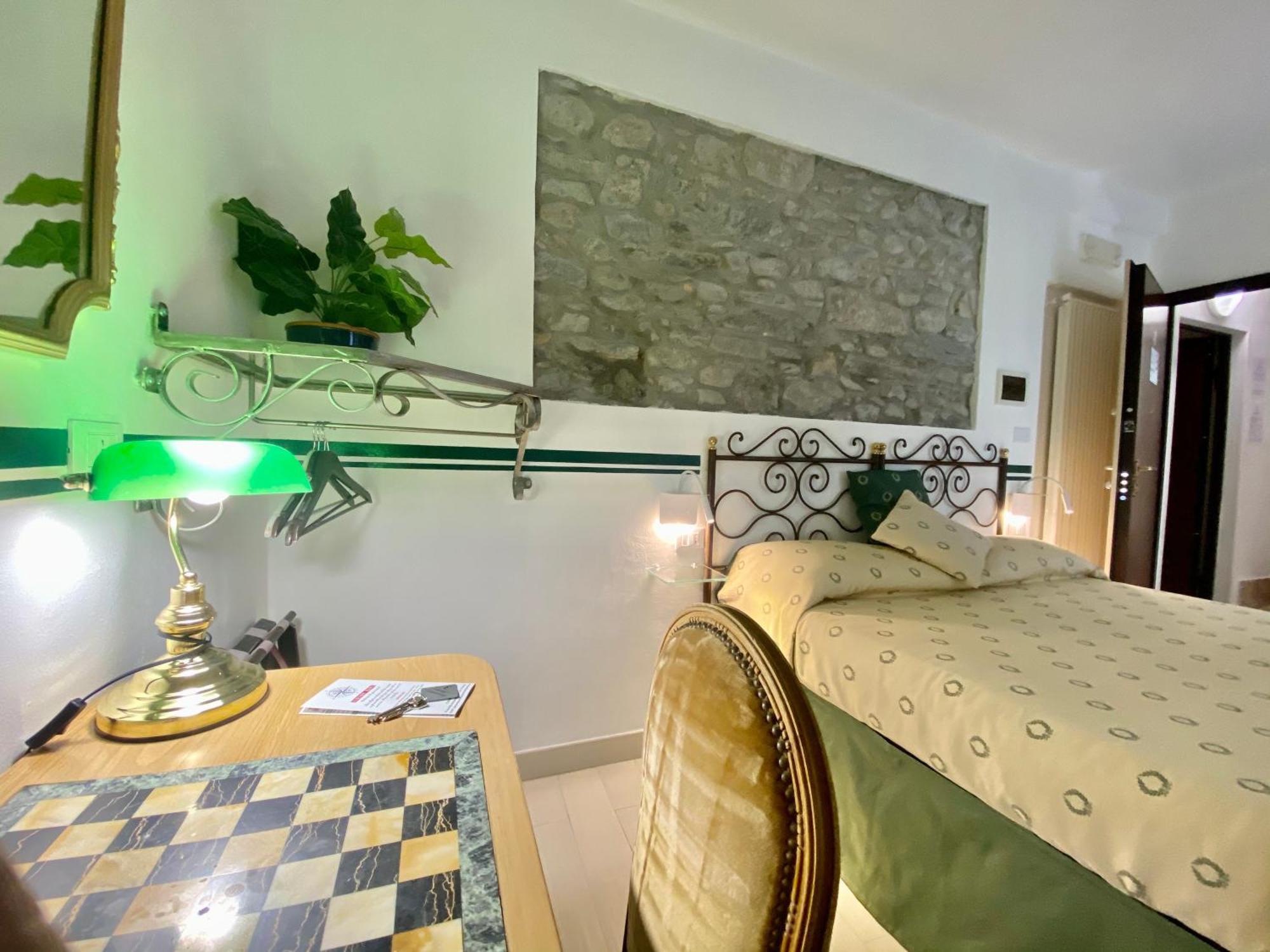 The Manarola Main Plaza Hotel Exterior photo