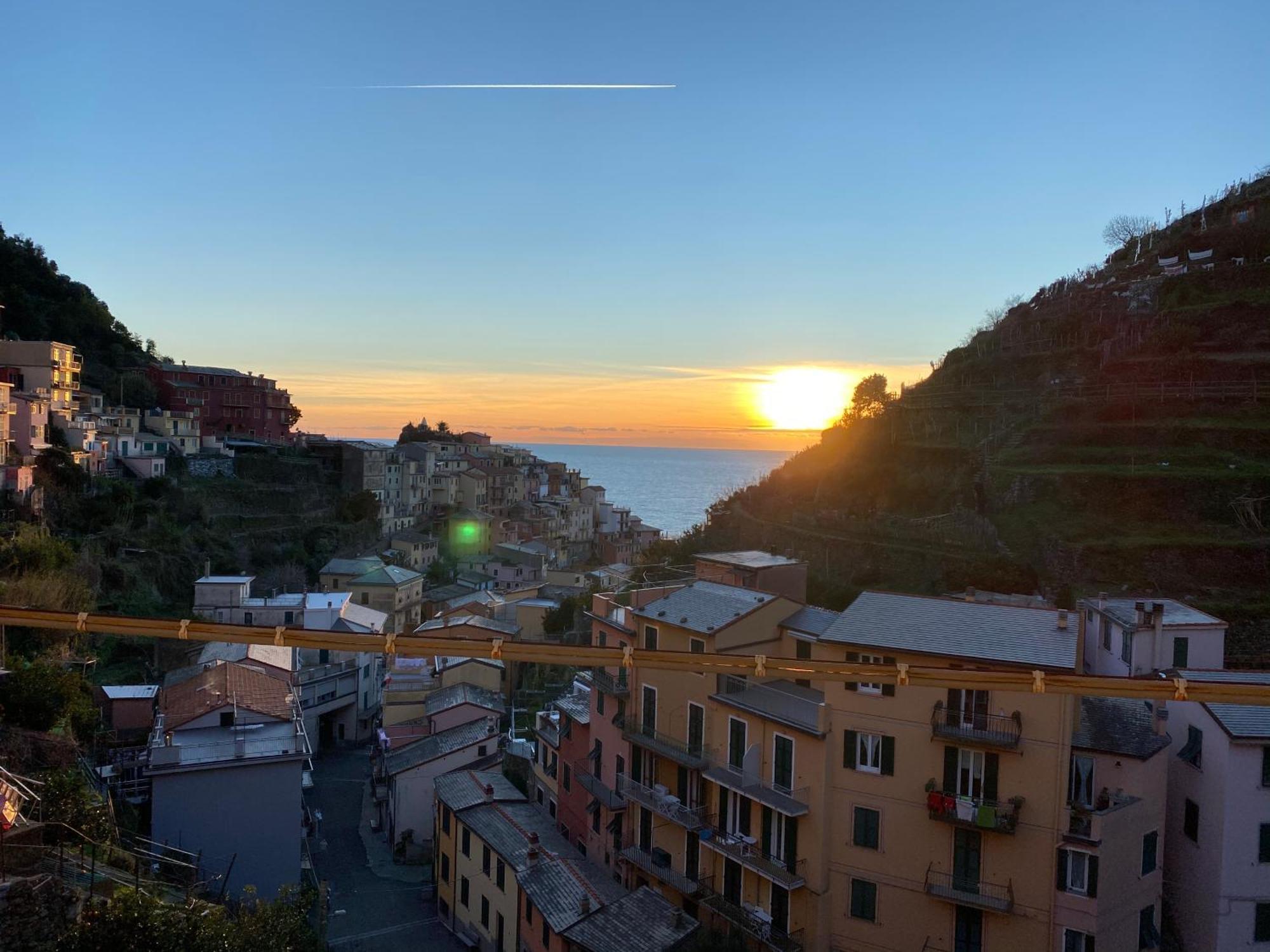 The Manarola Main Plaza Hotel Exterior photo